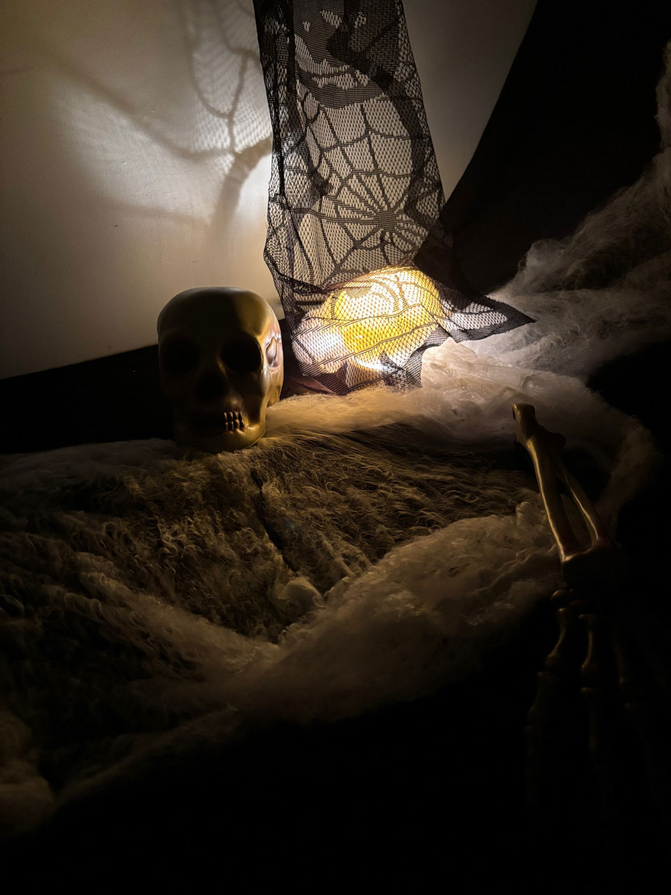 et skjelett i en hule