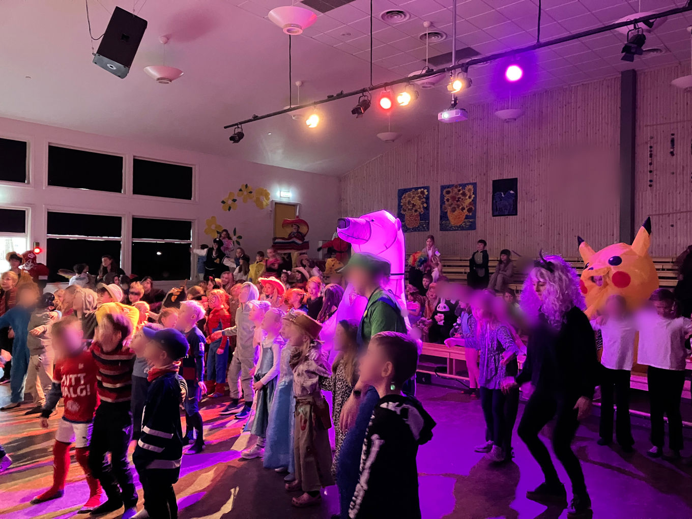 Karneval-fest i samlingssalen